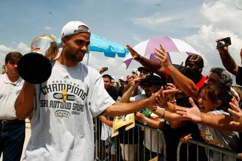 日职乙战报：神代庆人、村上悠绯破门，爱媛1-1熊本（日职乙战报：神代庆人与村上悠绯相继建功，爱媛1-1战平熊本）