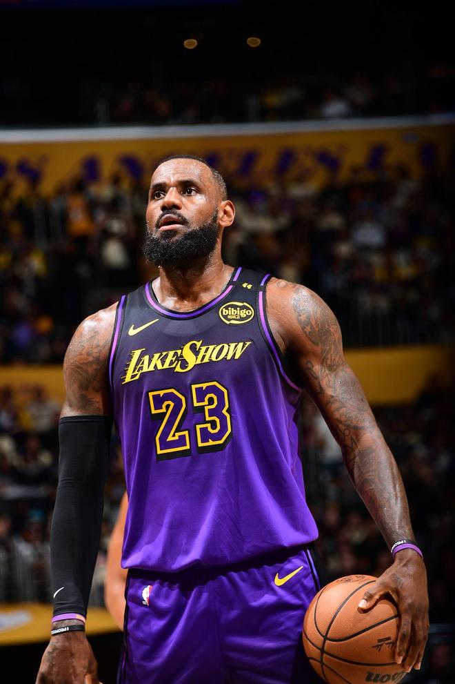 FC26足球庆典队长：金搓姆巴佩领衔，C罗、凯恩、范戴克在列（FC26庆典队长阵容：金搓姆巴佩领衔，C罗、凯恩、范戴克入选）