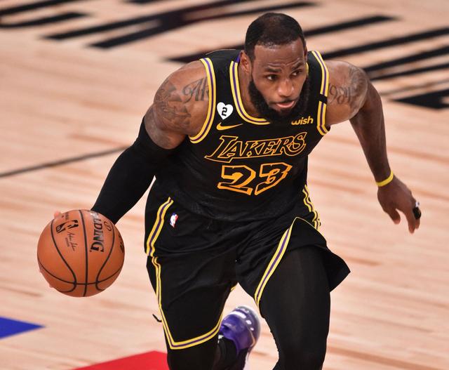 67岁意大利人神了：率罗马坐稳意甲榜首宝座,又率罗马胜欧联领头羊（67岁意大利名帅太猛：率罗马稳坐意甲榜首，又力克欧联领头羊）